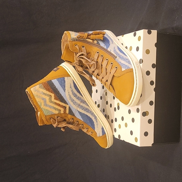 UGG Shoes - Ugg,sneakers, multi color southwest themed, size  W7, brown,cream,blue, and tan.